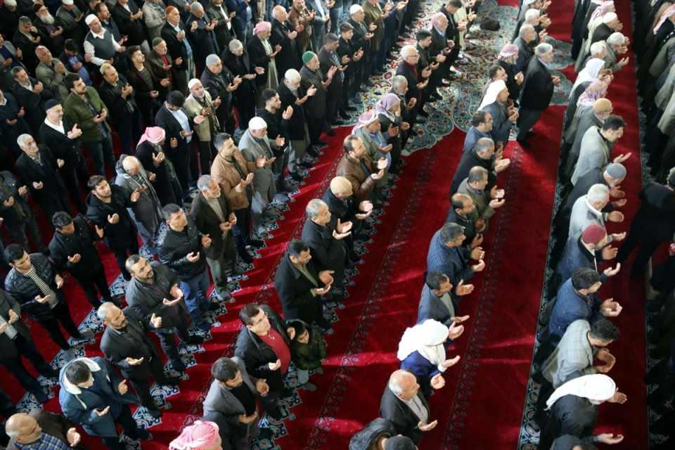 <p>Balıklıgöl Yerleşkesi'ndeki Dergah Camisi'nde cuma namazı sonrası kılınan gıyabi cenaze namazı sonrası şehitler için dua edildi.</p>