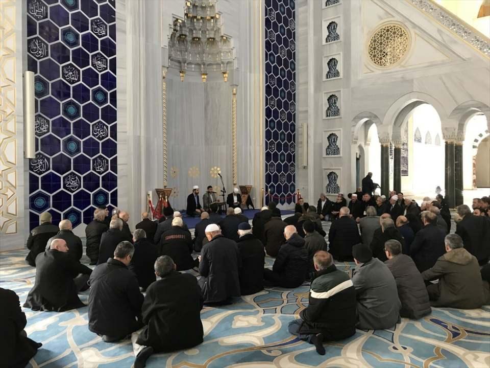 <p>Büyük Çamlıca Camisi'nde de şehitler için Rumeli Türkleri Dayanışma Derneği tarafından dua merasimi düzenlendi.</p>