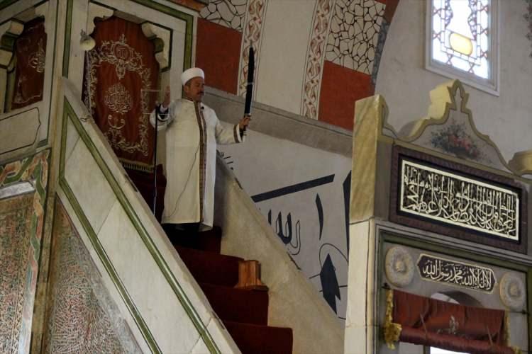 <p>Edirne'deki tarihi Eski Cami'de, İdlib şehitleri ve Suriye'de harekat halindeki Mehmetçik için dua edildi.</p>
<p> </p>