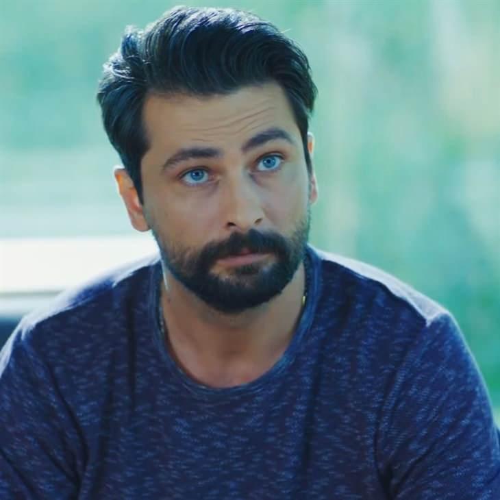 <p><span style="color:#800080"><strong>ONUR TUNA</strong></span></p>
<p>“Toprak, aidiyet o kadar önemli şeyler ki.. Hepimiz aynı güneşe uyanırken zamanla parçalara bölündük.. Ama parçalara bölünmeden önce bireyden birlik olduğunu unutuyor insan… Asıl konu bir annenin bir babanın ocağına düşmüş evlat acısı, kurduğumuz bütün düzeni alt üst ediyor. O evladın son nefesini düşünmek, politikanın çok ötesinde bir düşünce sokuyor insanların zihinlerine.. Acı.. insanı olgunlaştırır derler.. Ama evlat acısı yaşarken ölmek demektir.. Ve bunu ölçer bir siyasi ideoloji yoktur. Vatan bizim, toprağı yatağımız..</p>
<p>Dostça gelene kapımız açık, yağma isteyene doğa kanunları ama bilgisayar oyunu gibi çaresizce dünyada ölümler izlemek değildir adapte olmamız gereken.. güne uyanacağımız, severek üreteceğimiz, arsızca tüketmeyeceğimiz, saygıyla koruyacağımız ve aşkla üreyip büyüteceğimiz bir dünya diliyorum her şeye rağmen ya da deniyorum.. Şehitlerimize rahmet, ailelerine bir dağın sabrını diliyorum. Dünyayı bu hale getiren tüm oluşumlar bir annenin gözünden akan bir damla yaşın vebalini ödeyemez… Başımız sağ olsun.”</p>