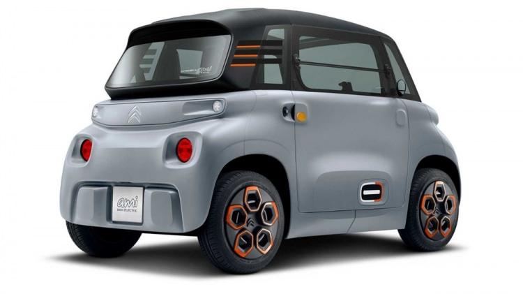 <p>5.5 kWh kapasiteli lityum iyon bataryasıyla menzili 70 kilometre. Ami, ev tipi prizlerde yalnızca 3 saatte şarj olabiliyor.</p>

<p> </p>
