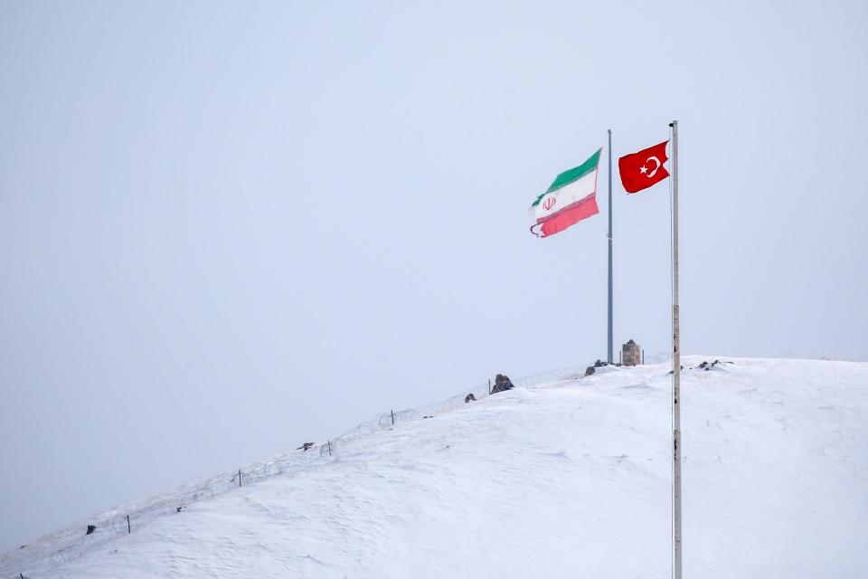 <p>İran'da 16, Japonya'da 4, Güney Kore'de 8, İtalya'da 7, Tayvan, Filipinler ve Fransa'da birer kişi Kovid-19 nedeniyle yaşamını yitirdi.</p>
<p> </p>