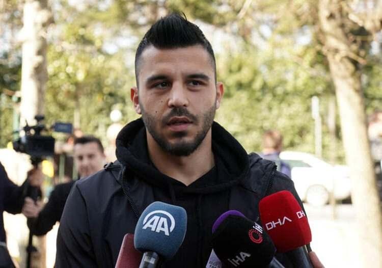 <p><strong>Aytaç Kara: "Kasımpaşa’yı ne kadar düşündüğünü tahmin edemezsiniz" </strong></p>
<p>Kasımpaşa’nın başarılı futbolcusu Aytaç Kara ise, Nursal Bilgin ile çok güzel zamanlar geçirdiklerinin altını çizdi: “Nursal abi ile ben bu sene tanıştım. Çok kibar ve beyefendi bir insan. Kasımpaşa’yı ne kadar düşündüğünü tahmin bile edemezsiniz. Biz futbol oynarken o da dışarıda bizim oynadığımız şekilde yaşıyordu. Bunu da yaşadığımız üzücü durumda gördük. Her zaman futbol sohbetlerimiz olurdu.</p>
<p> </p>
<p> </p>