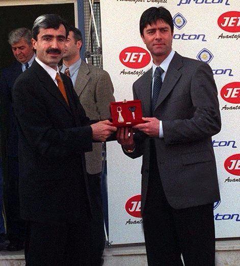 <p>Jet Fadıl ve Joachim Löw (1999)</p>
