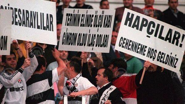 <p>Beşiktaşlı taraftarlardan,dopingli çıkan Hasan Şaş ve kulübü Galatasaray'a tepki (1999)</p>