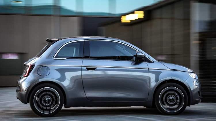 <p><span style="color:#FF8C00"><strong>FİAT 500e</strong></span></p>

<p>Fiat'ın ikonik modeli olan 500, elektrikli versiyonuyla ortaya çıktı.</p>
