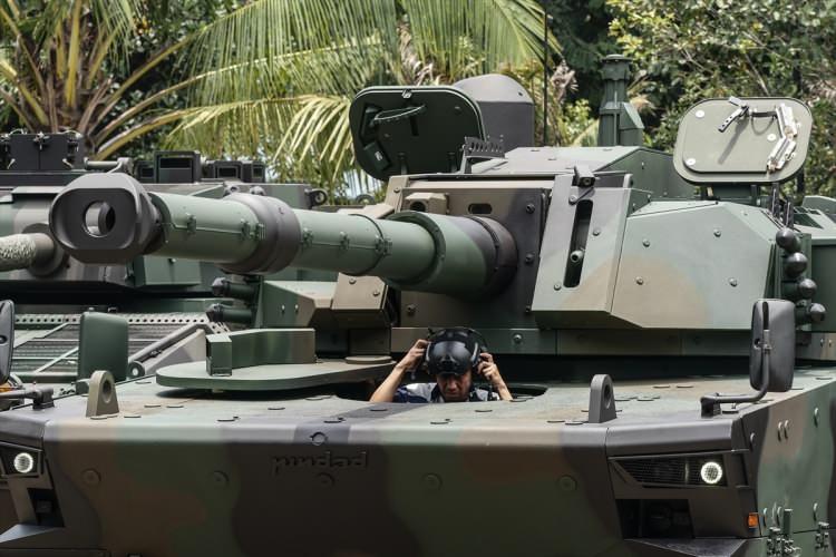<p>Endonezya'nın ihtiyaçları için Türkiye'de tasarlanan ve geliştirilen Kaplan MT (Harimau) orta ağırlık sınıfı tankın seri üretimi başlıyor. Tank için yeni ihracat olanaklarına yönelik görüşmeler de sürdürülüyor.</p>

<p> </p>
