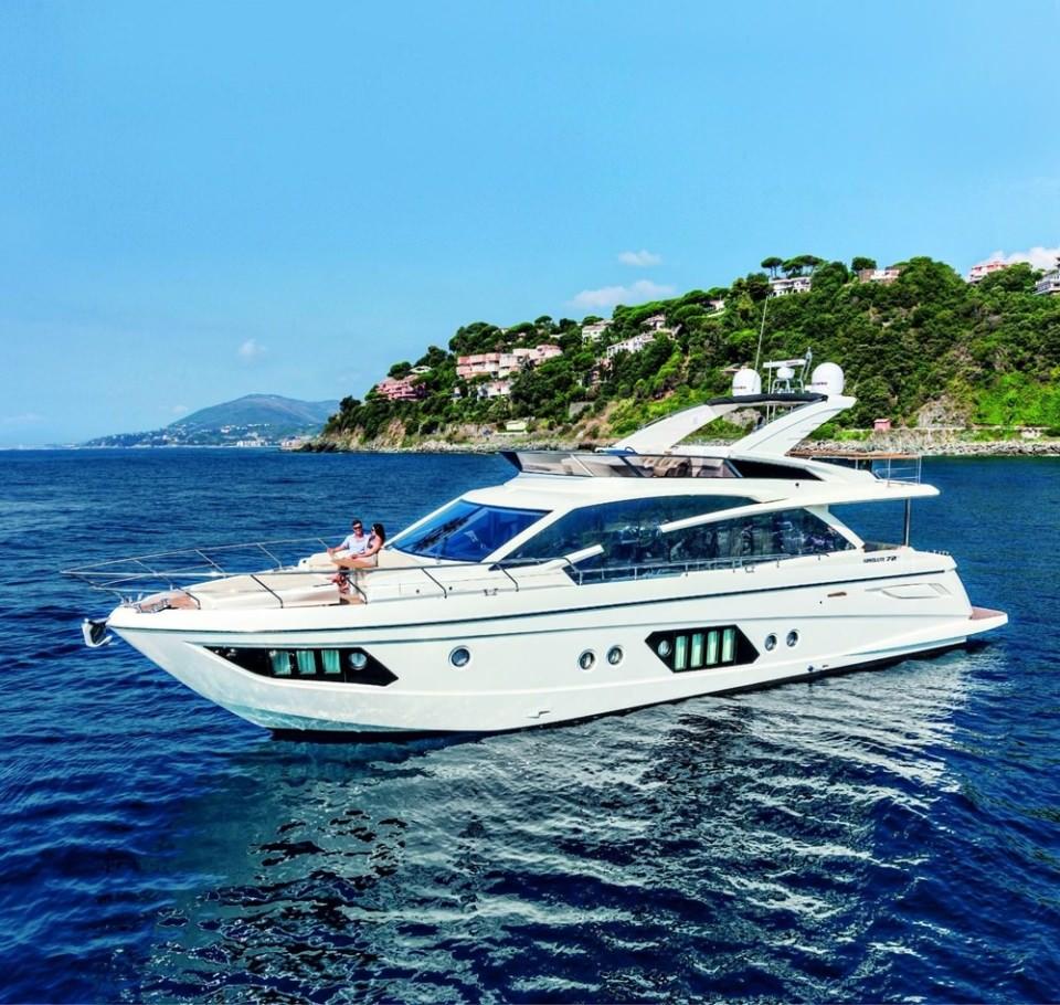 <p>ABSOLUTE 72 FLY </p>
<p><strong>Teknik özellikler</strong></p>
<p>Boy: 21.60 m</p>
<p>En: 5.60</p>
<p>Yakıt tankı: 3500 lt</p>
<p>Su tankı : 1000 lt.</p>