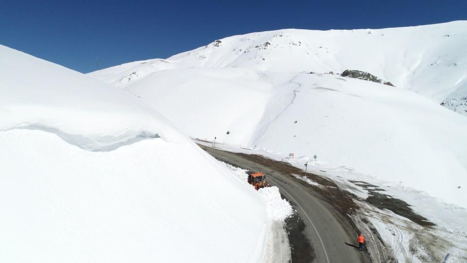 <p>Toplam uzunluğu çift tüp şeklinde 11 bin 810 metre olacak tünelin tamamlanmasıyla bölgedeki ulaşım daha hızlı, konforlu ve kesintisiz sağlanacak.</p>

<p> </p>
