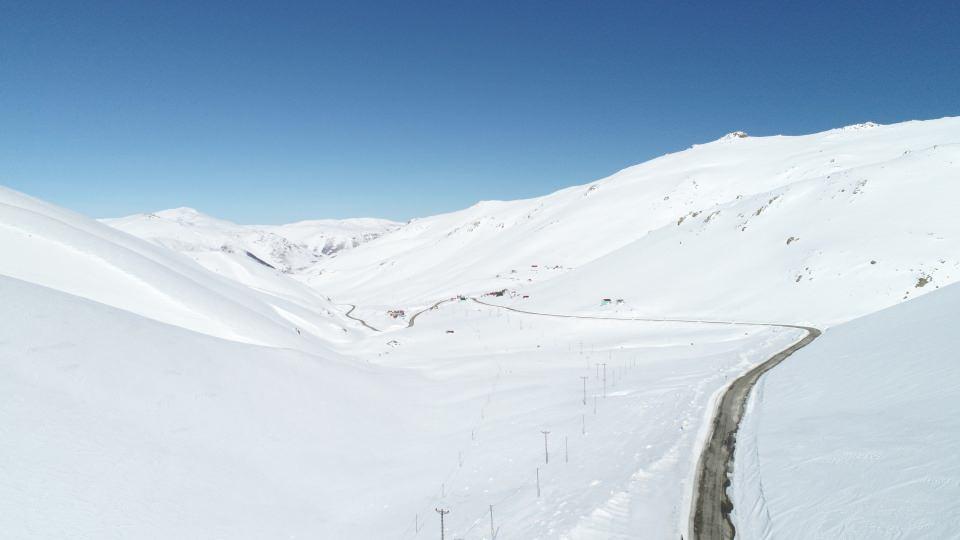 <p>Ulaşımda kilit bir nokta olan geçitteki mağduriyetlerin bertaraf edilmesi için temeli 2015'te atılan Eğribel Tüneli'nde ise çalışmalar devam ediyor. </p>

<p> </p>
