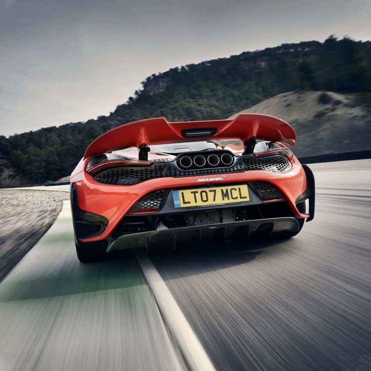 <p>McLaren, yeni modelinin, en kuru ağırlığı olan 1229 kilogramda, ton başına 614 beygir gücüne ulaştığını ve sınıfının en iyi güç/ağırlık oranına sahip aracı olduğunu söylüyor.</p>
<p> </p>