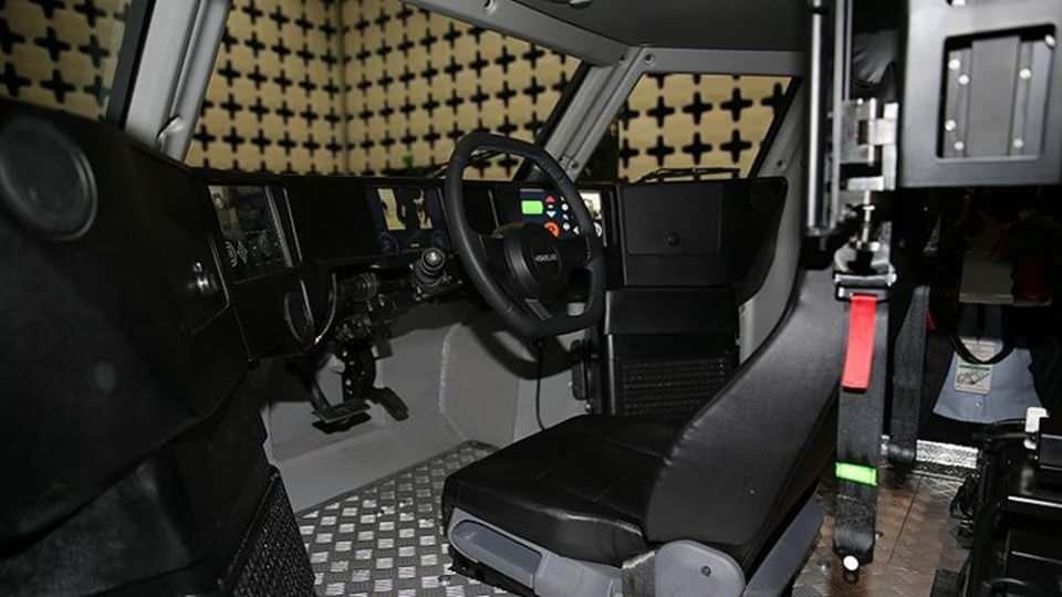 <p>"Teknolojik gelişmelerden bahsederken elbette alternatif yakıtlar da gündemimizdeydi. 'Akrep II'yi alternatif güç gruplarına da uygun olarak tasarladık. Elektrik motoru ve gelişmiş pillerle donatılan 'Akrep II', Türkiye’nin ilk elektrikli zırhlı aracı olarak IDEF 2019'da sergilenecek. Geleneksel zırhlı araçlara kıyasla çeviklik, düşük termal iz, yüksek hız ve sessizlik avantajlarını bir arada sunan 'Akrep II', tüm dünyada orduların zorlu isteklerini karşılayabilecek yeterlilikte bir elektrik motora sahip. Taktik performans beklentilerine de en iyi şekilde cevap veren 'Akrep II', özellikle yakıt verimliliği, hareket, beka kabiliyeti ve entegre lojistik destek anlamında da avantajlar sunuyor. Otokar, 'Akrep II' ile elektrikli araç teknolojisinin zırhlı araçlara uygulanması yönünde eşsiz bir bilgi birikimi kazanmıştır. Bu gelişme, geleceğin hibrit ve otonom zırhlıları için ilk adım niteliği taşımaktadır. Hedefimiz, 'Akrep II'nin Türkiye'nin teknoloji ihracatında öncü ürünlerden biri olmasıdır."</p>
<p> </p>