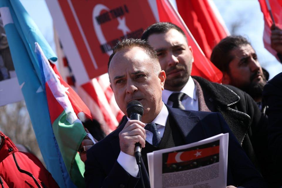 <p>Rahim Shahbazi ise Azerbaycanlı Türkler adına Türkiye'yle olan dayanışmalarının en üst düzeyde olduğunu vurgulayarak, Türkiye'nin terörün her türüne karşı verdiği mücadelenin insanlığa örnek olduğunu dile getirdi.</p>

<p> </p>
