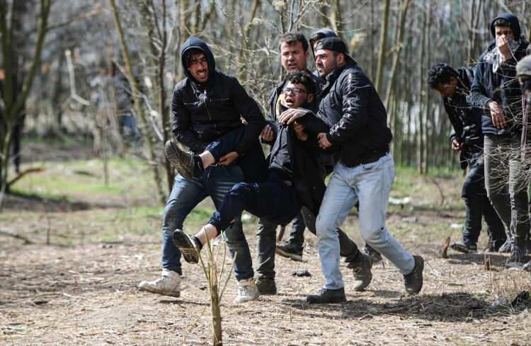 <p>Türk askerinin kendisine şefkat gösterip hastaneye yetiştirdiğini anlatan belirten Nizami, "Yunanistan askeri beni 4 metre uzaktan vurdu. Yine bize Türkiye sahip çıktı. Allah hepsinden razı olsun." dedi.</p>
<p> </p>