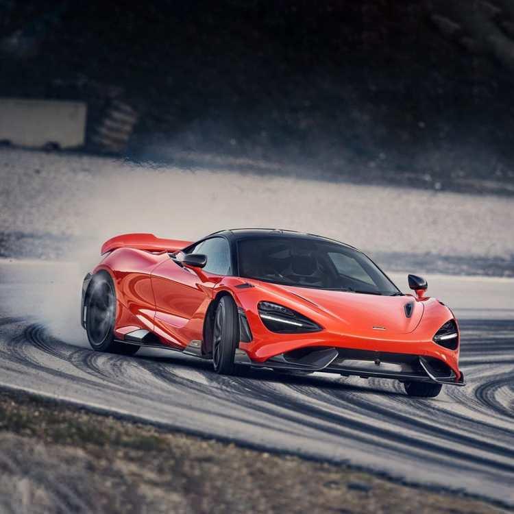<p><span style="color:#FF8C00"><strong>MCLAREN</strong></span></p>

<p>765 BEYGİR GÜÇ KARBONFİBER GÖVDE</p>

<p>İngiliz marka McLaren en yeni modeli 765LT'yi tanıttı. </p>

<p>McLaren, aracı 720S’ten 80 kilogram daha hafif yapmayı başardı. </p>

<p> </p>
