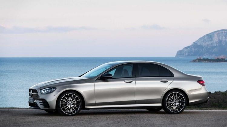 <p>Mercedes-Benz'in şimdiye kadar en çok satan modeli olan E-Serisi dört model yılının ardından yenilendi. </p>
