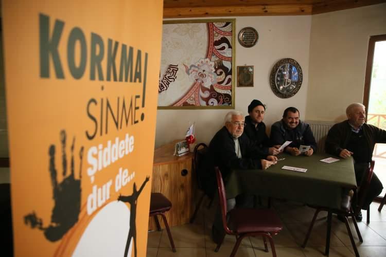 <p>Mahmut Türkmen de bu çalışmanın devam etmesini istediklerini belirterek, "Ne kadar çok eğitim olursa şiddet o kadar azalır, insanlar bilinçlenir." dedi.</p>
<p>Jandarma personeli, mahallelerdeki eğitimlerin tamamlanmasının ardından gelecek yıl fabrikalardaki işçilere yönelik eğitimlere başlayacak.</p>