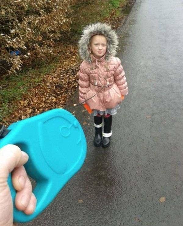 <p>Annelerin işinin çıkmasıyla babalara kalan çocukların başına gelen haller bi hayli güldürüyor...</p>