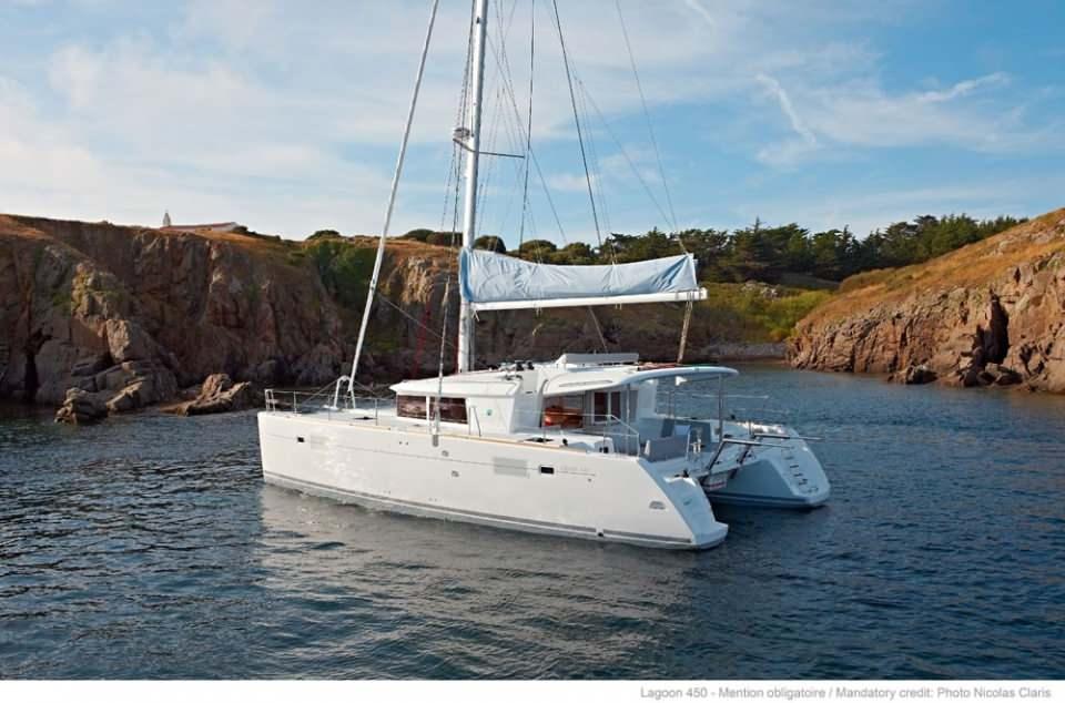<p>LAGOON 450 F - 860 BİN EURO</p>
<p>Lagoon 450 F, görücüye çıktığı günden bu yana en çok tercih edilen modellerden. </p>