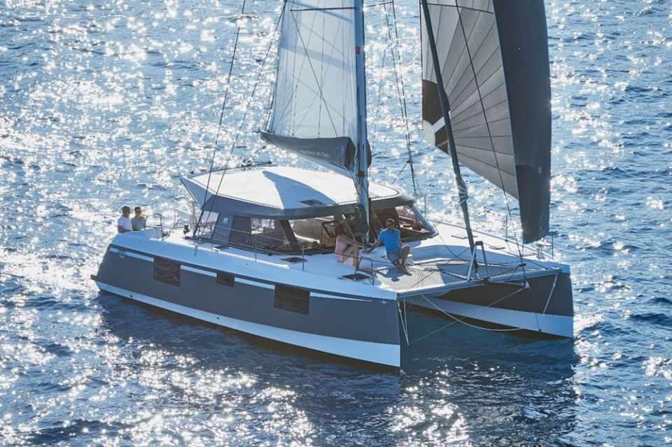 <p>BAVARIA NAUTITECH OPEN FLY46 -  470 BİN EURO</p>

<p>3 kabin / 3 banyo veya 4 kabin / 4 banyo olarak konfigüre edilebilen Bavaria Nautitech Open 46 denizde seyahat etmeyi tutku edinmiş insanlar için tasarlandı.</p>
