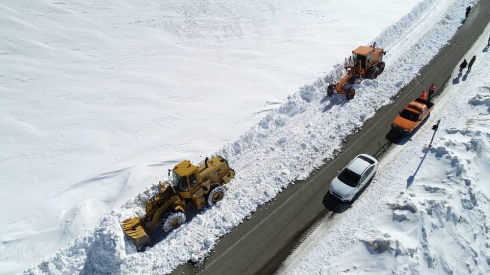 <p>Tünelin, ikmal ihalesi sonrasında başlanan çalışmalarda şu ana kadar 1100 metre alt yarı kazısı (alt zemin kazısı) yapıldı.</p>

<p> </p>
