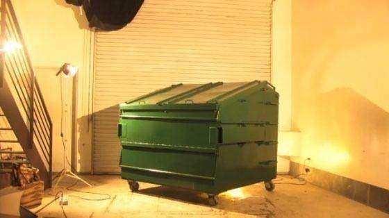 <p>ABD'de Kaliforniya'da yaşayan tasarımcı , 2 bin dolarlık bir &ccedil;&ouml;p konteynerini bir eve d&ouml;n&uuml;şt&uuml;rd&uuml;.</p>
