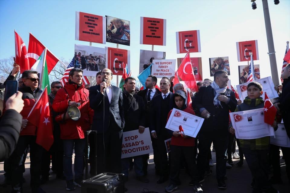 <p>Türk-Amerikan Ulusal Yönlendirme Komitesi (TASC) öncülüğünde düzenlenen ve diğer Türk derneklerinin de katıldığı gösteride Suriyeli, Filistinli, Azerbaycanlı, Mısırlı ve diğer bazı ülke kökenli Amerikalı Müslümanlar da yer aldı.</p>

<p> </p>
