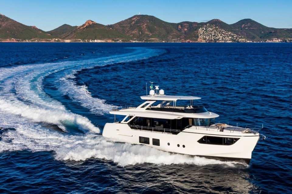<p>ABSOLUTE NAVETTA 72 - 3 MİLYON 750 BİN EURO</p>
<p>İtalyan tekne üreticisi Absolute’un yeni amiral gemisi Navetta 73, Uluslararası Cannes Boat Show’un son gecesinde yapılan 2017 Dünya Yat Ödülleri töreninde 24 metreye kadar tekne kategorisinde en yaratıcı tekne ödülünü kazandı.</p>