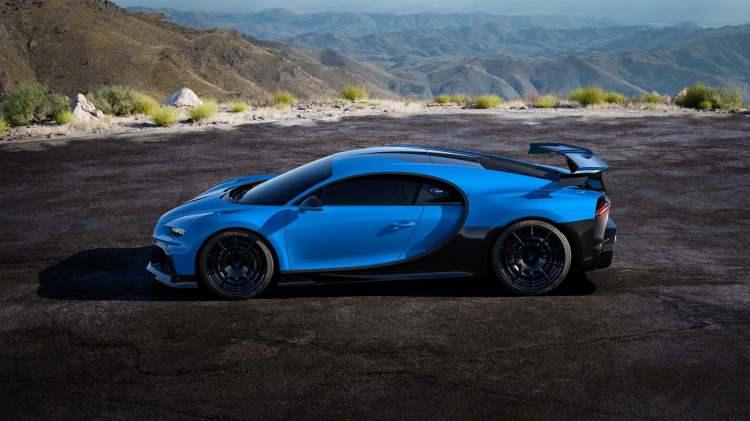 <p>Bugatti’nin dış tasarım bölümünün başındaki isim Frank Heyl, “Chiron Pur Sport'ta en çok çevikliğe odaklandık. Arka aksta daha fazla bastırma kuvveti üreten araç büyük ön splitterı ve hava girişleri ile ön tarafta temiz bir denge sağlıyor.” dedi.</p>
<p> </p>