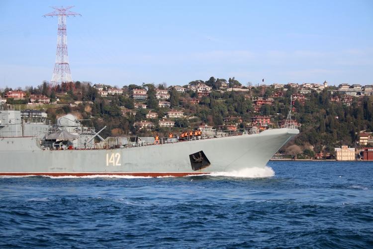 <p>Yaklaşık 1.5 saate boğaz  geçişini tamamlayan gemi Doğu Akdeniz'e  gitmek için Marmara Denizine açıldı. </p>
