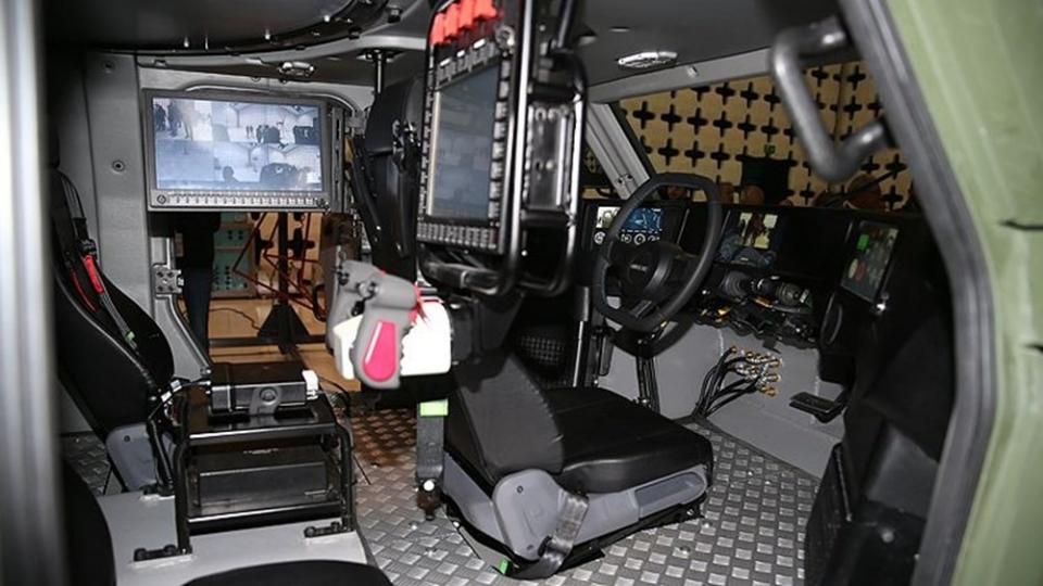 <p>Serdar Görgüç, birikim ve ileri teknoloji kullanarak, 'Akrep II'yi geliştirdiklerini belirtip, "Kullanıcılarımızda her türlü keşif ve gözetleme görevleri başta olmak üzere birçok silah sistemi entegrasyonuna imkan veren düşük siluetli, yüksek balistik korumalı bir zırhlı araç ihtiyacının geliştiğini gözlemledik. 1995'te ürün ailemize eklediğimiz, yurt içinde ve dışında başarılar gösteren 'Akrep' aracımız, silueti küçük, 3 kişilik bir platformdu. Güncel beklenti ve gelecekteki tehditlere karşı sahip olduğumuz bilgi birikimimizi ve yüksek teknolojiyi kullanarak yeni nesil 'Akrep II'yi geliştirip, ürün ailemize ekledik. 'Akrep II'nin yüksek atış gücü, üstün koruma ve beka kabiliyeti, yüksek hareket kabiliyeti, düşük silueti, çevikliği ile özellikle ihracat pazarlarında başarı göstermesini bekliyoruz" dedi.</p>

<p> </p>

