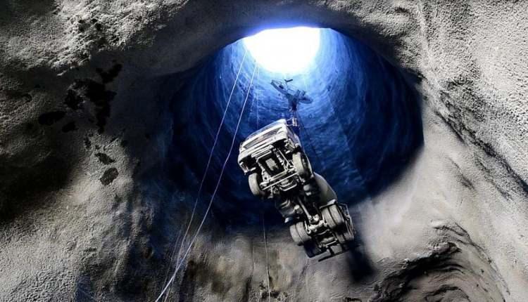 <p>Vali Doruk, Yusufeli Barajı'nın çift eğrilikli beton kemer baraj sınıfında temelden 275 metre gövde yüksekliğiyle dünyanın üçüncü, Türkiye'nin ise en yüksek barajı olacağına işaret ederek, "Baraj gövde yüksekliğimiz 190 metreyi geçti. Gövde inşaatında 2 milyon 648 bin metreküp gövde betonu döküldü. Toplamda da 4 milyon metreküp beton dökülecek." dedi.</p>

<p>​</p>
