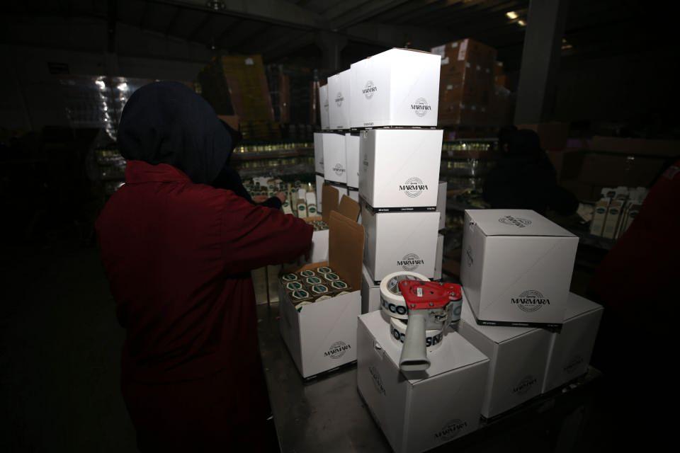 <p>Yorgun, "Öncelikle ülkemize, iç pazara mal vereceğiz. Bu yüzden tüm ihracatlarımızı iptal ettik ve ülkemize yoğunlaştık. </p>
<p> </p>