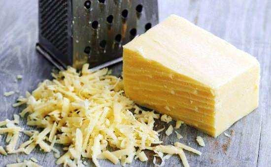 <p>Peyniri kolay rendelemek için, 15 dakika buzlukta bekletin</p>

