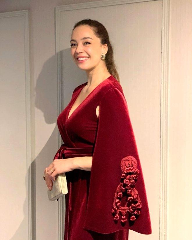 <p>En son 2015'te Poyraz Karayel dizisinde televizyonda yer alan Azra Akın ekran önünde daha gözükmedi. </p>