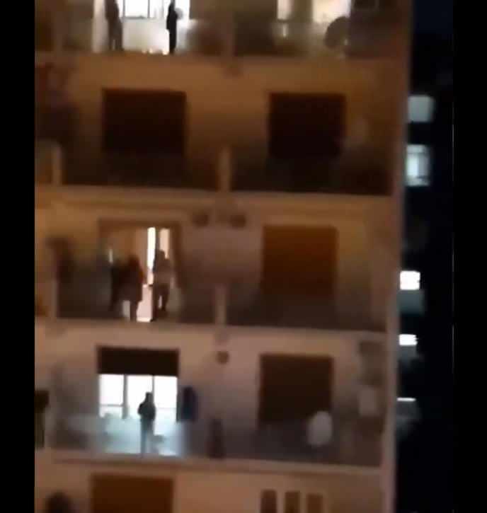 Burası Çin değil İtalya! İnsanlar ne yapacağını şaşırdı, balkonlara çıkıp...