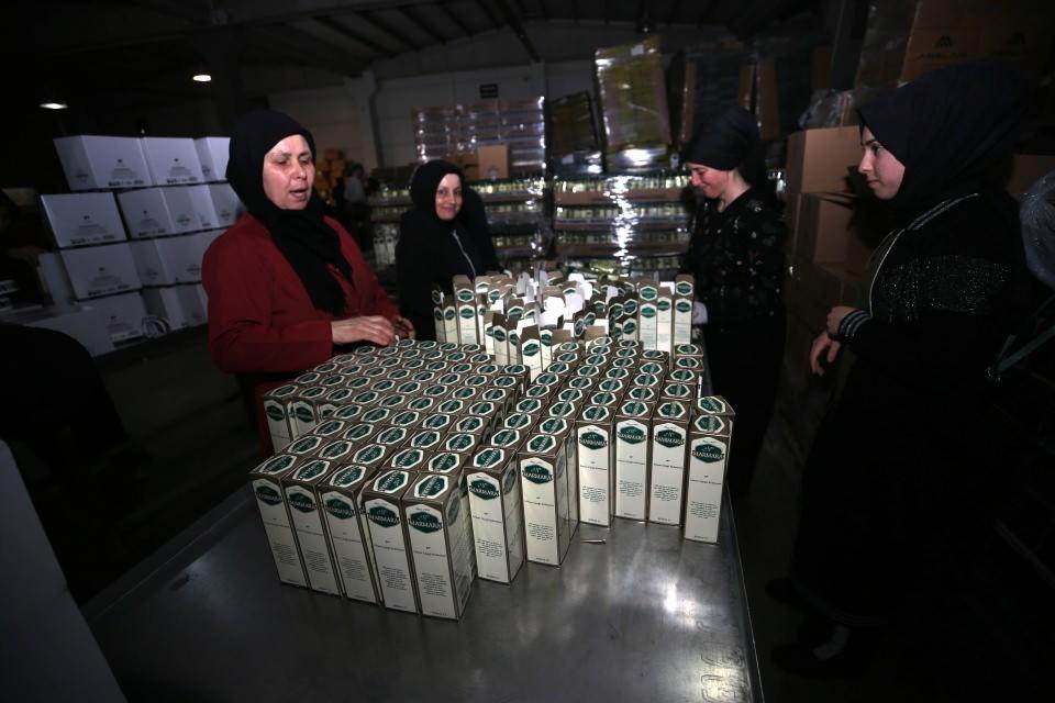<p>Önce bizim ihtiyacımız karşılanacak. Ülkemizdeki insanlara faydalı olmaya gayret ediyoruz." ifadelerini kullandı.</p>
