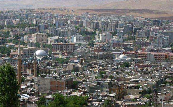 <p>Siirt<br />
<br />
Eski fiyat: 6.17 lira</p>

<p>Yeni fiyat: 5.77 lira</p>

<p>&nbsp;</p>
