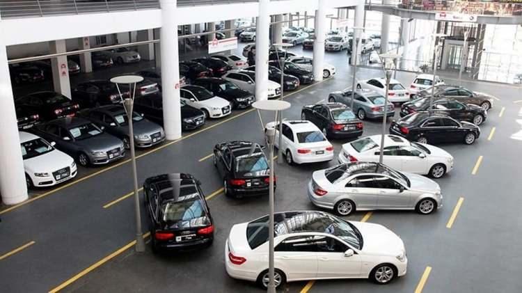 <p>Segment bazında ele alındığında ikinci el online pazarda şubat ayında yüzde 41,8 pay ve 52 bin 896 adetle en çok C segmenti araçlar satıldı. Ardından yüzde 23,1 pay, 29 bin 240 adetle B segment ve yüzde 18,3 pay, 23 bin 192 adetle de D segment araçlar sıralandı.</p>
<p> </p>