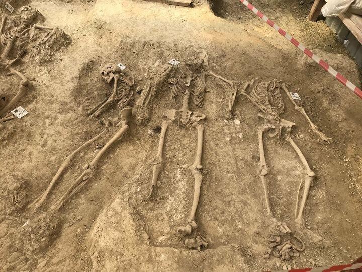 <p>86. Alay’a bağlı Alanyalılardan oluşan Alaiye (Alanya) Redif Taburu düşmanı püskürtüp Dağyenice köyü civarında mevzilerde konuşlanarak dinlenmeye başladı.</p>
