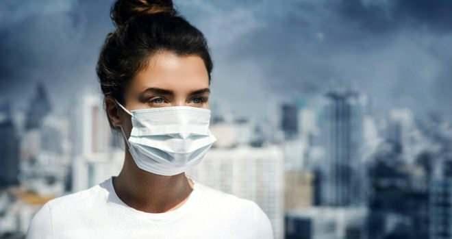 <p>Virüsten korunmak için yüzde 100 etkili olmasa da çantalarda bulunması gereken diğer ürün ise tıbbi maskelerdir. Maskeleri hasta olan vatandaşların takması öneriliyor.</p>
