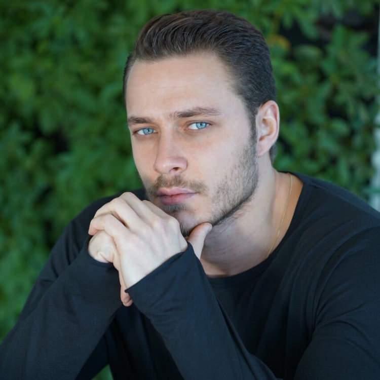 <p><strong>Söz dizisinde de yer alan Selim karakterini oynadı. </strong></p>