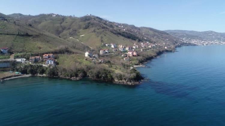 <p>Atik, her yıl 4-12 metre arasında değişen 10 balıkçı teknesi ve özel gezinti tekneleri imal edip denize indiriyor.</p>