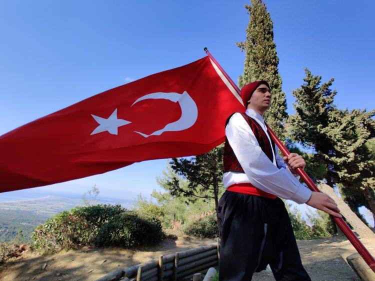 <p>Eyüpsultan Belediyesi Gönülden Gönüle Müzik Topluluğu tarafından 18 Mart Çanakkale Zaferinin 105. Yılı nedeniyle 9 dilde (Türkçe, Kürtçe, Arapça, Boşnakça, Arnavutça, Lazca, Gürcüce, Çerkezce, Makedonca) seslendirilen Çanakkale Türküsü’nün klibi de çekildi.</p>
<p> </p>