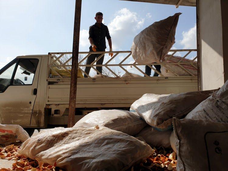 <p>Kadirli ilçesindeki portakal kabuğu işletmecisi Ömer Arslantaş, AA muhabirine, ürüne çok fazla talep geldiğini söyledi.</p>
