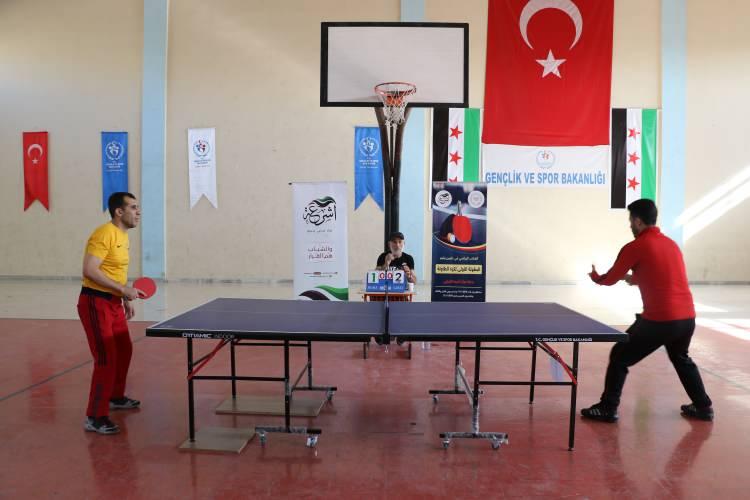 <p>Bazıları örgüt üyelerince sözde karargaha dönüştürülen okullar yeniden eğitime hazır hale getirilirken, ilçe genelinde 259 okulda 60 bin civarında öğrenci eğitime kavuştu. 2 bin 125 öğretmen de çocukları terörden uzak eğitiyor.</p>
