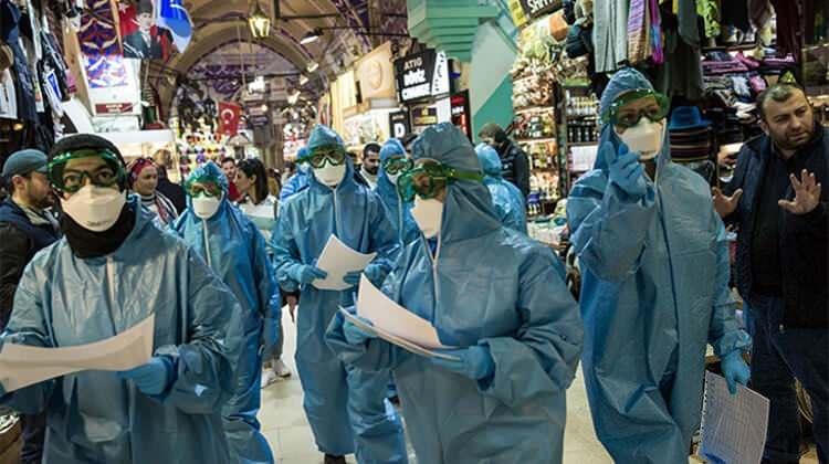 <p>İstanbul Kapalıçarşı'da özel kıyafetleriyle gezen sağlık ekipleri, esnafa herhangi bir rahatsızlık belirtisinin olup olmadığını sordu</p>

<ul>
</ul>
