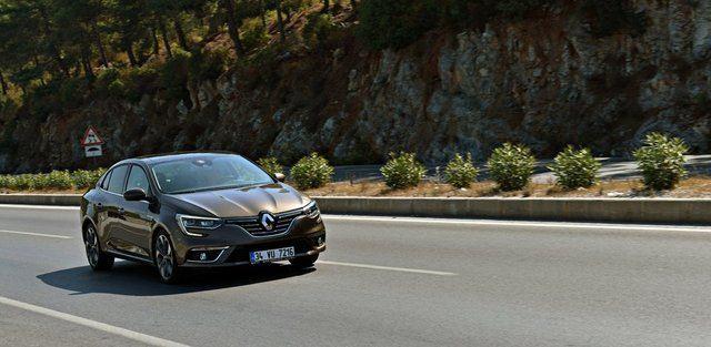 <p>Mart ayında Clio HB Joy 0.9 TCe 90 bg 99 bin 900 TL’den başlayan fiyatlarla satışa sunulurken, Megane Sedan Joy 1.3 TCe 140 bg ise 142 bin 900 TL’den başlayan fiyatlarla müşterilerin beğenisine sunuluyor.</p>

<p> </p>

<p> </p>
