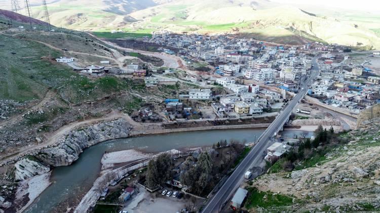 <p>Trabzon'dan gelerek ailesiyle boğazı gezen Köksal Danışmaz ise sık sık ziyaret ettikleri bölgede gezilecek çok yerin olduğunu söyledi.</p>

<p>Yöre turizminin gelişmesi için tanıtılması gerektiğini belirten Danışmaz, "Doğası çok güzel. Nezih ve güzel bir ortam var. Yöredekilerin dostluğu, misafirperverliği ve içtenliği her şeye bedel. Bir de Kasrik Boğazı gibi güzellikler eklendiğinde tadına doyum olmuyor." dedi.</p>
