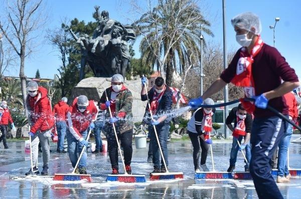<p>"Antalya takımın, takımı da taraftarı da Antalya'nın yanında! Milletçe verdiğimiz bu hassas ve hayati mücadelede duyarlılığı için @07Gençlik'e hassasiyet göstererek işbirliği yapan herkese teşekkür ediyorum. Tedbir alacağız, panik yapmayacağız, başaracağız. #EvindeKalAntalya"<br />
</p>